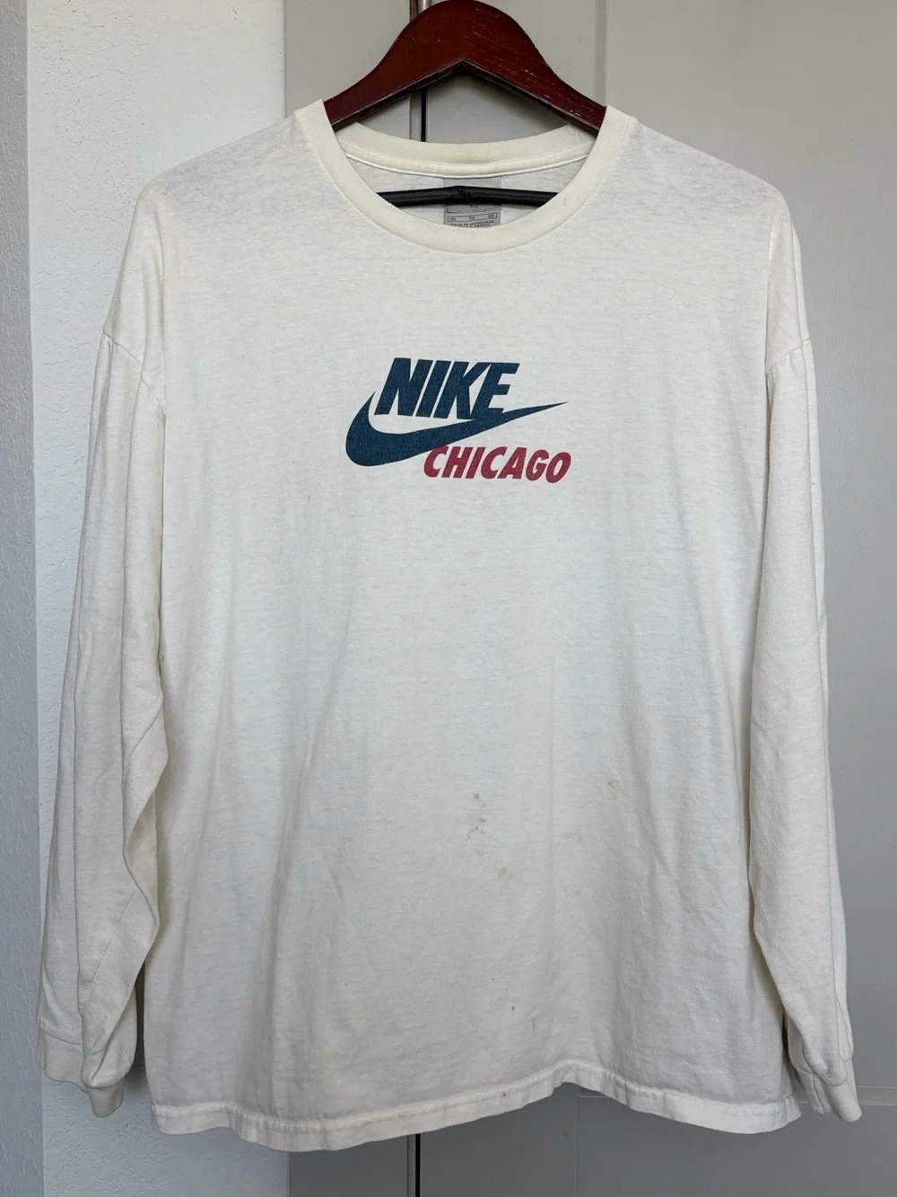 VINTAGE 90S NIKE CHICAGO LONG SLEEVE GRAPHIC WHITE SHIRT MENS XL